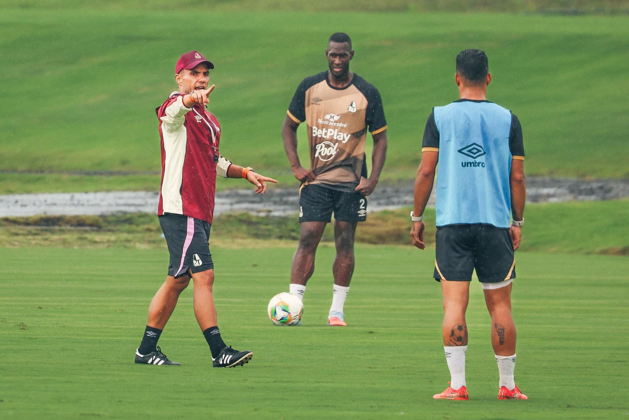 Lucas González, en entrenamiento con Deportes Tolima