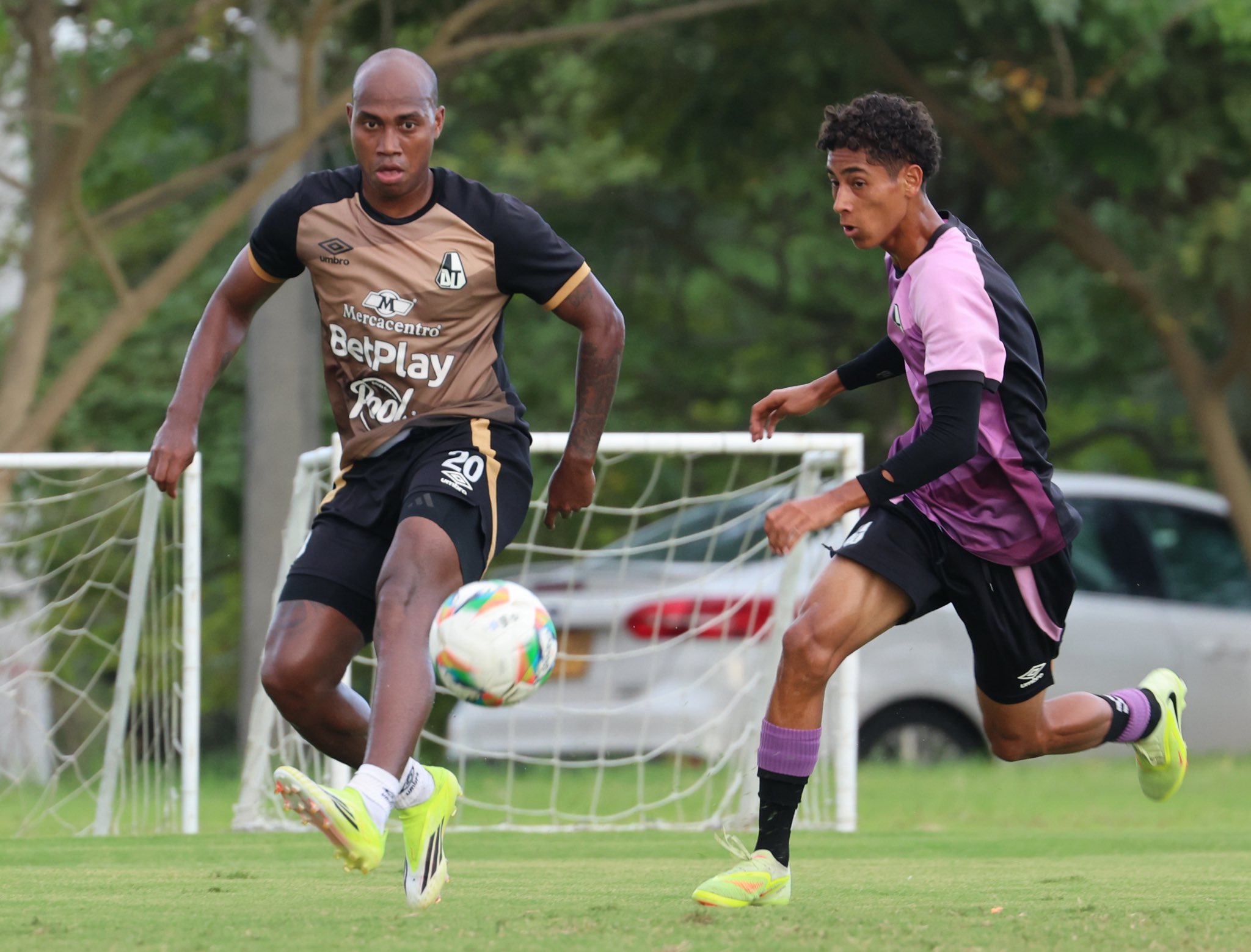 Junior Hernández, lateral del Deportes Tolima