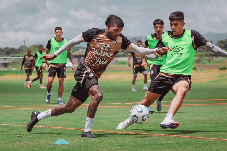 Deportes Tolima en entrenamiento